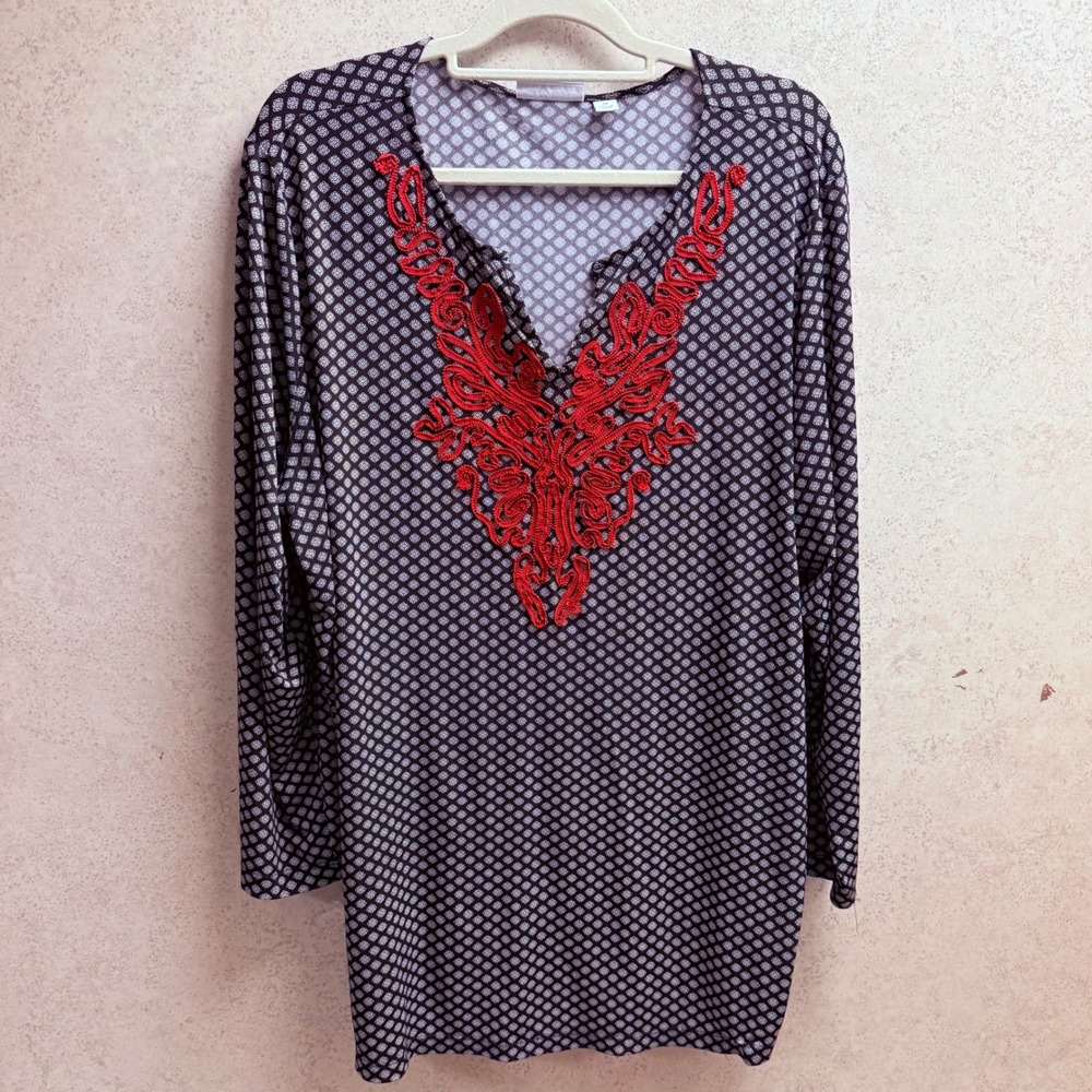 Susan Graver 2X Plus Womens  Black White Geo Print Red Embroidered V Neck Blouse
